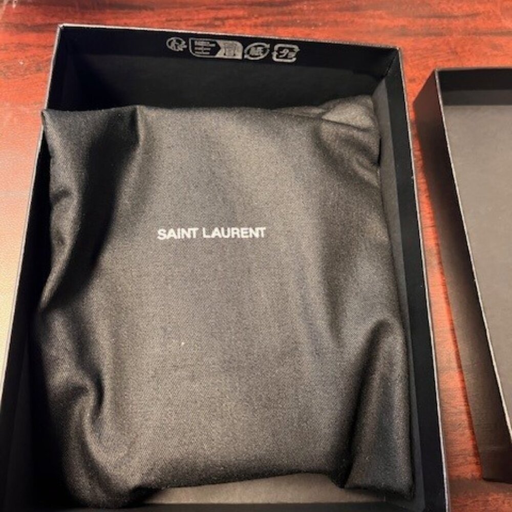 AUTHENTIC YSL WALLET - Picture 7 of 15